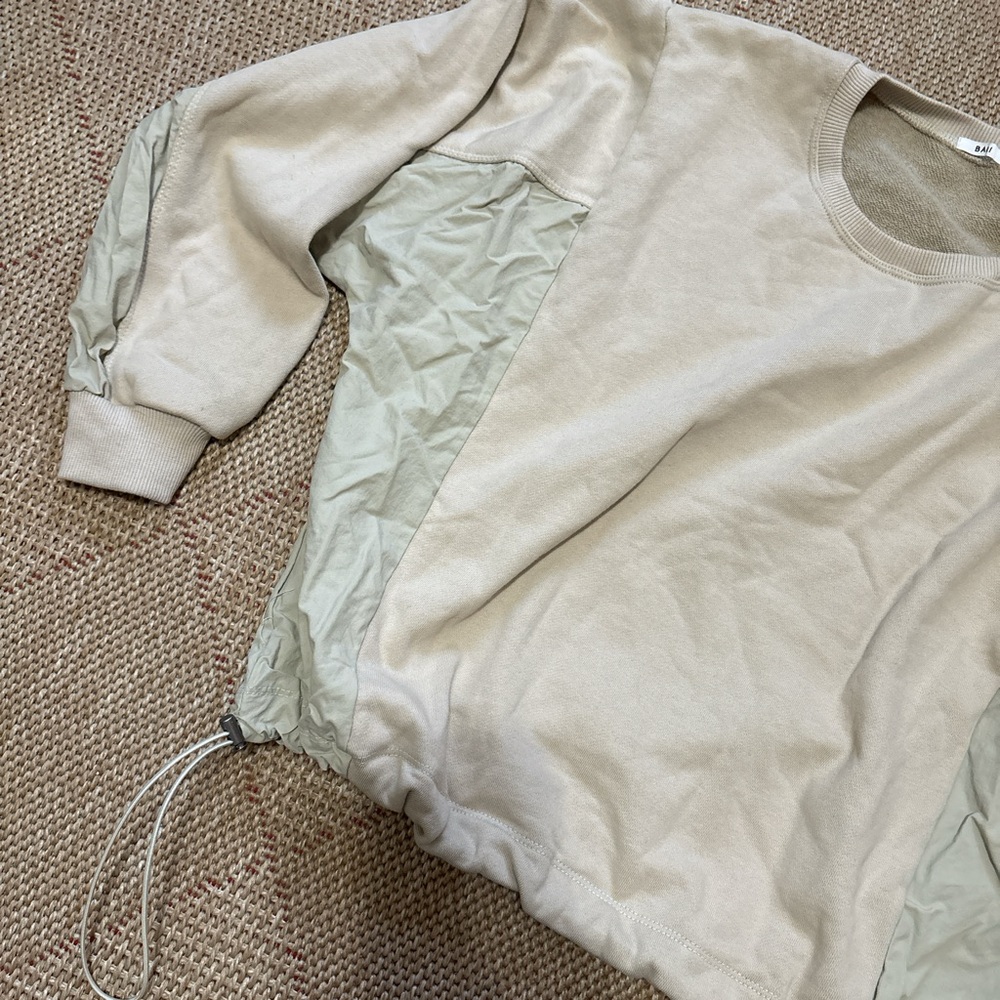 Adjustable drawstring two-tone sweater - Picture 2 of 4